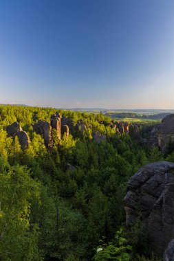 Demirci geçidi (Kovarova rokle), Doğa rezervi Broumovske steny, Doğu Bohemya, Çek Cumhuriyeti