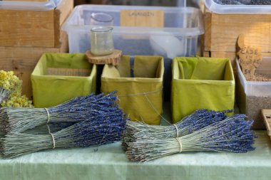 Riez 'deki sokak pazarı, Alpes-de-Haute-Provence, Fransa