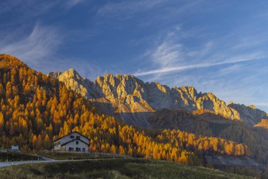 Sella di Razzo ve Sella di Rioda geçidi yakınlarındaki manzara, Carnic Alps, Friuli-Venezia Giulia, İtalya
