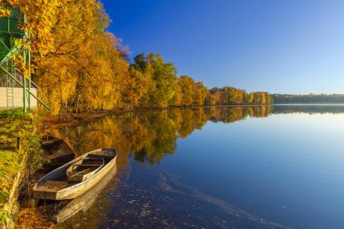 Çek Cumhuriyeti 'nin Güney Bohemya bölgesindeki Trebonsko bölgesinde tipik sonbahar manzarası