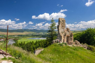 Stara Lubovna yakınlarındaki Plavec şatosunun kalıntıları, Presov bölgesi, Slovakya