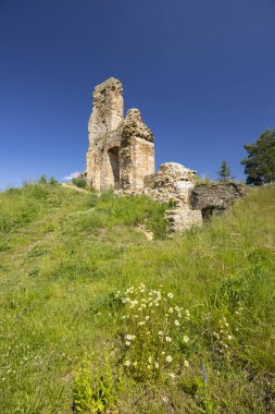 Stara Lubovna yakınlarındaki Plavec şatosunun kalıntıları, Presov bölgesi, Slovakya