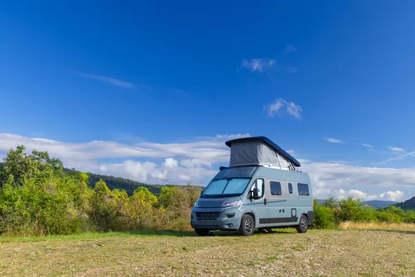 Van Life Solutre Kayası, Burgundy, Solutre-Pouilly, Fransa