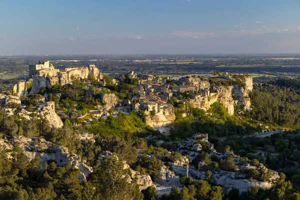 Ortaçağ şatosu ve köyü, Les Baux-de-Provence, Alpilles dağları, Provence, Fransa