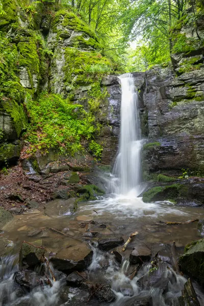 Nova Bana ve Zarnovica yakınlarındaki Starohutiansky şelalesi, Pohronsky Inovec dağları, Slovakya