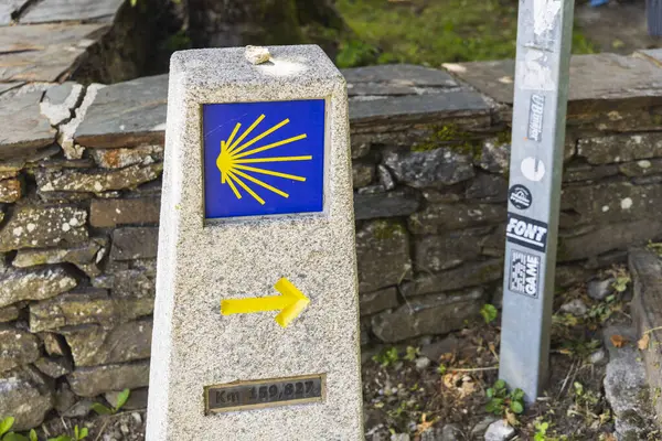 Pedrafita do Cebreiro, Santiago de Compostela, Lugo, Galiçya, İspanya 'ya gidiyor.