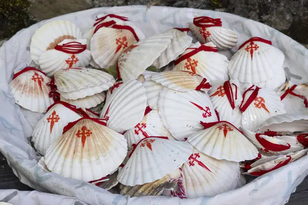 St. James Yolu 'nun sembolü, St. Jacob' un kabuğu.