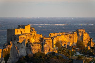 Ortaçağ şatosu ve köyü, Les Baux-de-Provence, Alpilles dağları, Provence, Fransa