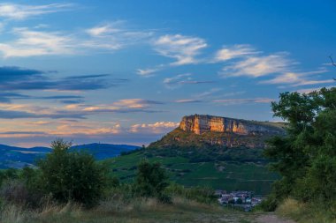 Üzüm bağları olan Vergisson Kayası, Burgundy, Fransa