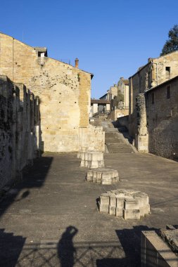 Cluny Abbey 'den geriye kalanlar, Cluny, Saone et Loire, Bourgogne Franche Comte' de sergilenen mimari mirasın kalıntıları.
