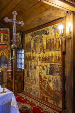 Polonya 'nın Powroznik kentindeki UNESCO' nun dünya mirası olan Aziz Michael Archangel Katolik Kilisesi 'nin içindeki ahşap duvar son yargı freski.