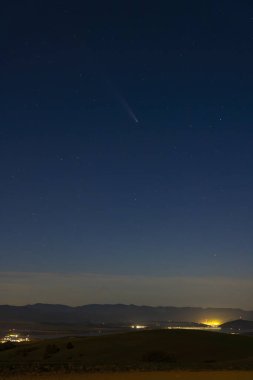 Comet C2022 E3 - ZTF - Slovakya tepelerinde ve dağlarında parlıyor