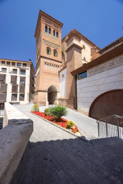 Calle Matias Abad, Teruel, Aragon, İspanya 'dan Teruel Katedrali çan kulesi