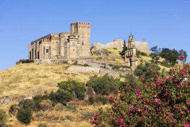 Santa Maria del Castillo 'ya ve Endülüs, İspanya' daki Guzman kalesine bakıyorum.