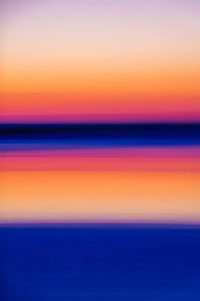Безмятежное Абстрактное Изображение Изображающее Горизонт Океанов Закате Красочными Полосками Оранжевого Лицензионные Стоковые Изображения