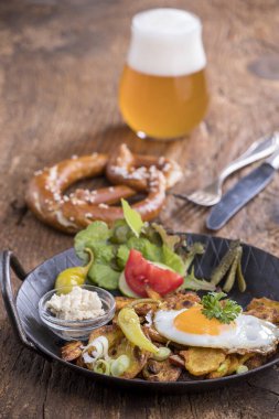 Tahtada bavyera patatesi.