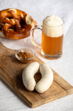 Simitli bavyera beyaz sosisi