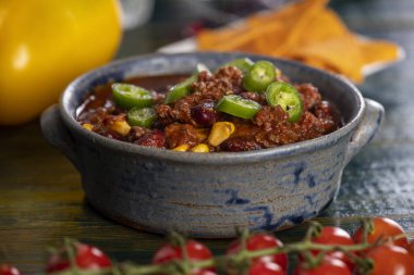 chili con carne with nachos
