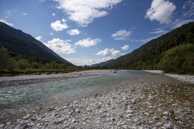 Bavyera 'daki dağ nehri isar