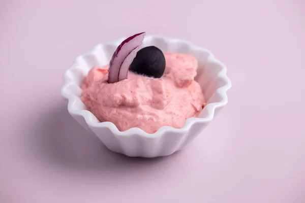 Yunan taramaları pembeye yayılmış