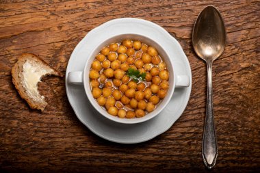 Bavyera pişmiş bezelye çorbası.