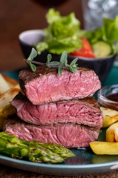 Steak Chřestem Hranolky — Stock fotografie