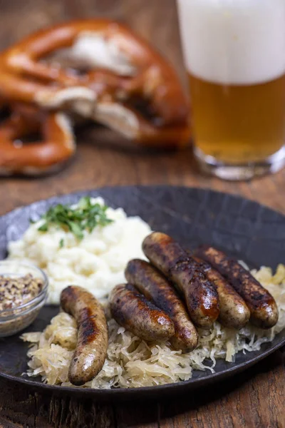Grilled Franconian Sausages Sauerkraut — Zdjęcie stockowe