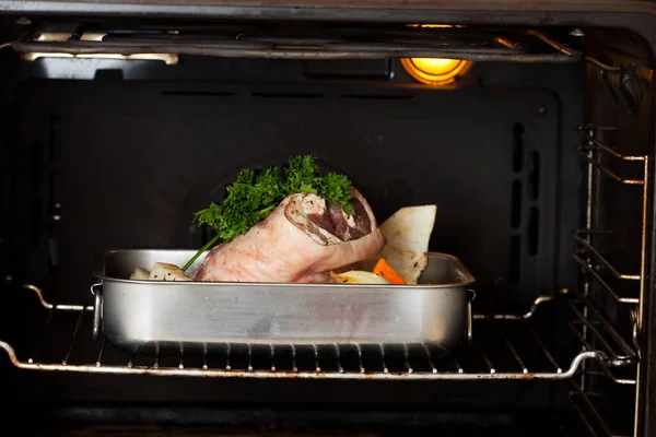 Buku Buku Jari Babi Dalam Oven — Stok Foto