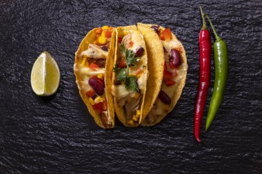 Üç Meksika taco 'su. 