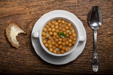 Bavyera pişmiş bezelye çorbası.