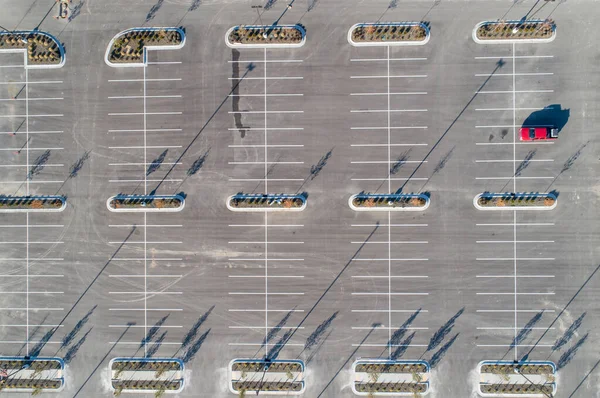 Вид Зверху Одну Машину Основному Порожній Паркінг — стокове фото