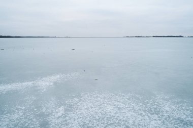 Donmuş göl Kış zamanı donmayı gösterir