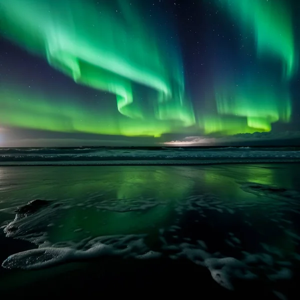 Auroras Boreales Sobre Olas Tranquilas Playa Imagen De Stock