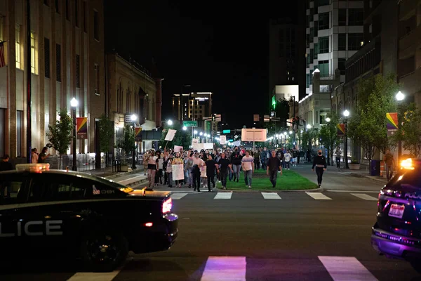 Boise Idaho June 2020 플로이드 보이즈 캐피탈로 걸어가는 시위자들 — 스톡 사진
