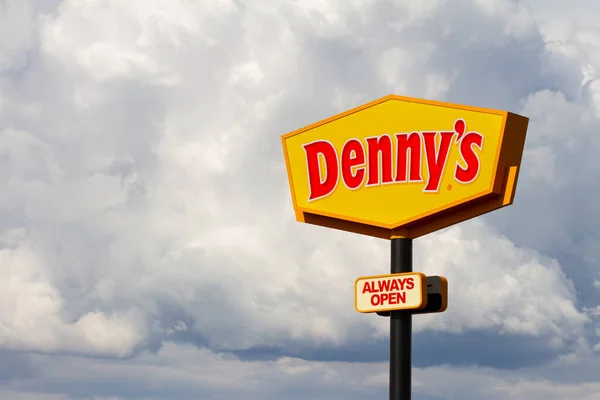 Boise Idaho Mei 2019 Dennys Restaurant Bord Met Een Achtergrond — Stockfoto