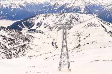 Dağlarda kayak kaldırma