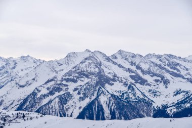 Karlı güzel dağ manzarası