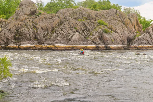 Hombre Kayak Con Una Mochila Río —  Fotos de Stock