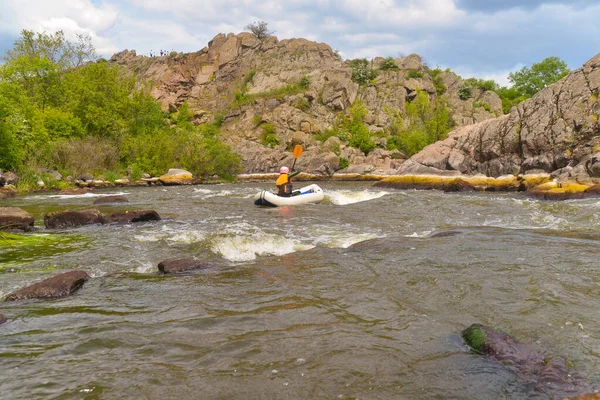 Man Sitting Rock Looking Water — Stock Photo, Image