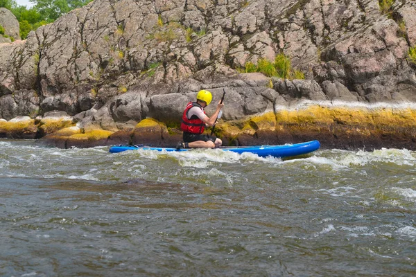 Hombre Kayak Río —  Fotos de Stock