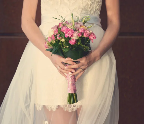 Όμορφο Και Ντελικάτο Μπουκέτο Λουλούδια Γάμου Για Μια Όμορφη Νεαρή — Φωτογραφία Αρχείου