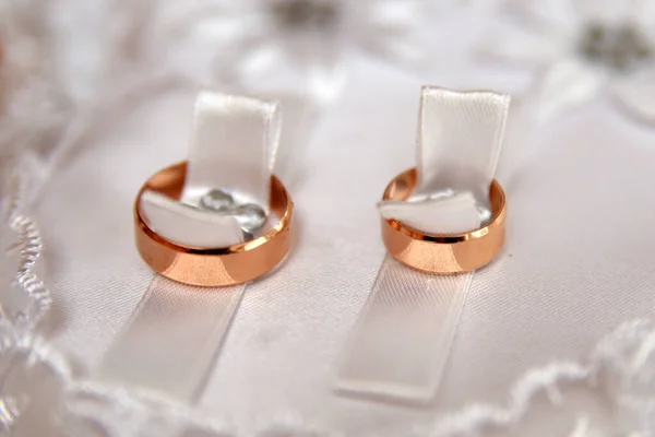 Jegygyűrűk Esküvői Kiegészítők Esküvői Ceremóniához — Stock Fotó