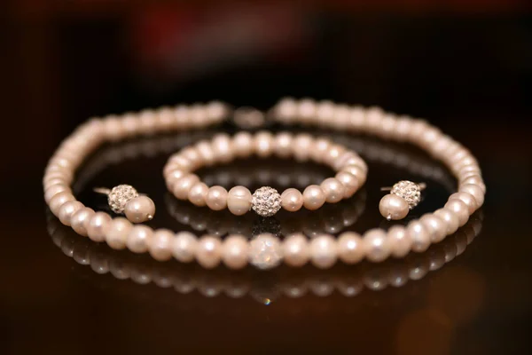Gioielli Perle Sfondo Nero — Foto Stock