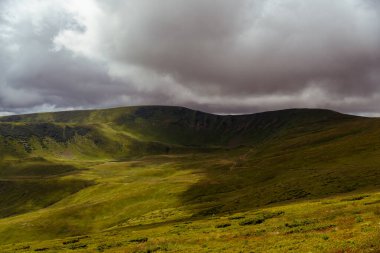 Dağların güzel manzarası.