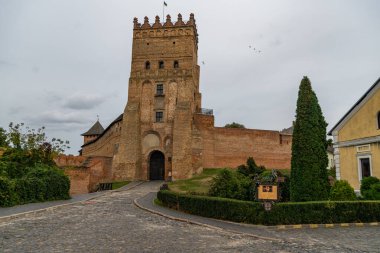 Kutsal üçlünün ortaçağ kilisesi.