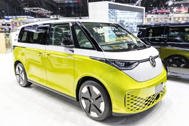 Nonthaburi, Tayland - 6 Aralık 2023: New Volkswagen ID Buzz, modern elektrikli arabalı klasik bir minibüs, IMPACT 2023 IMPACT Challenger Hall 1 - 3 Muang Thani 30 Kasım - 11 Aralık tarihleri arasında.