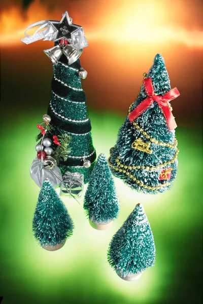 Miniatuur Kerstbomen Warme Achtergrond — Stockfoto
