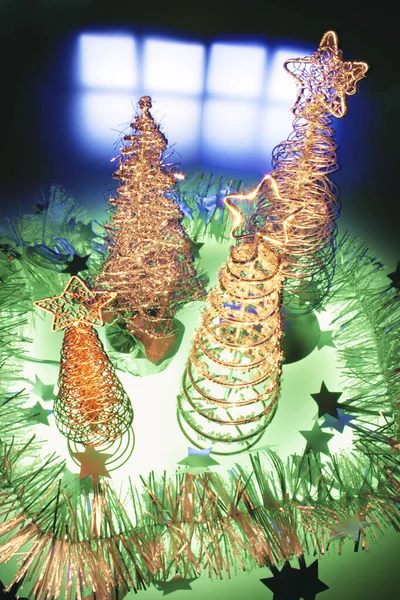 Miniatur Weihnachtsbäume Mit Blech — Stockfoto