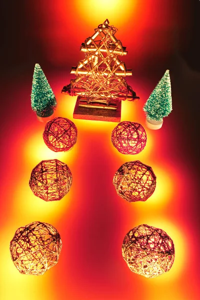 微型圣诞树及装饰品 — 图库照片