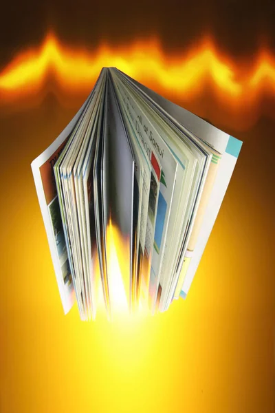 Book Standing Warm Background — Stock Photo, Image